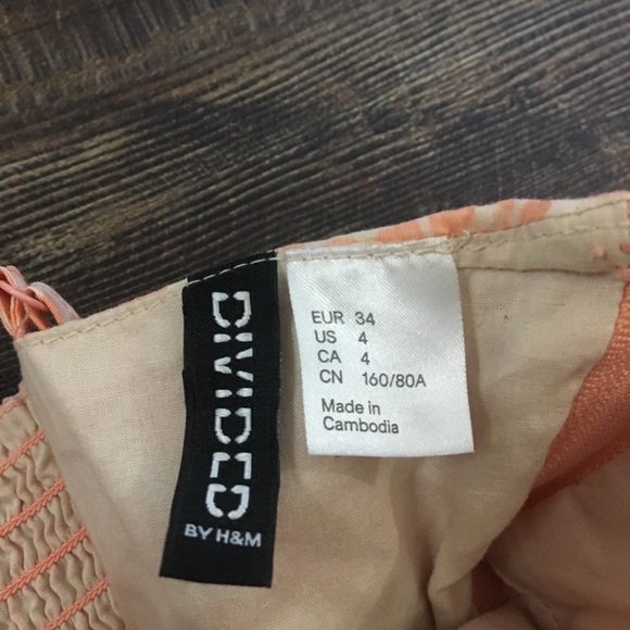 Forever 21 size 2 pink floral dress with pockets - Picture 2 of 2